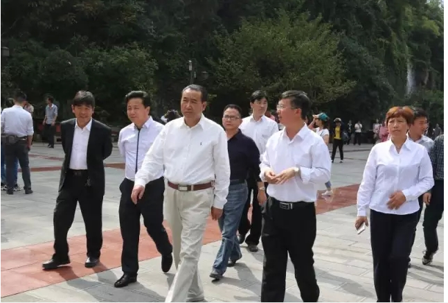 毕节市委副书记、代市长桑维亮到织金洞调研指导国庆假日旅游工作