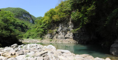 勾腰岩峡谷