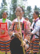三眼箫 婉婉奏出长角苗的郎情妾意