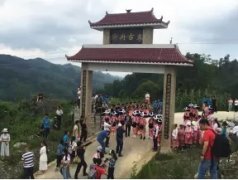 走进神秘苗寨　记录民族文化