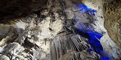 织金洞景区：迎来游客“井喷大考”