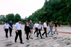毕节市委副书记尹志华考察织金洞景区旅游工作