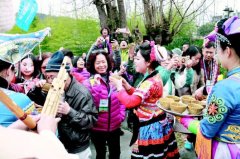 “百企千团十万广东人游贵州”首发团到织金洞
